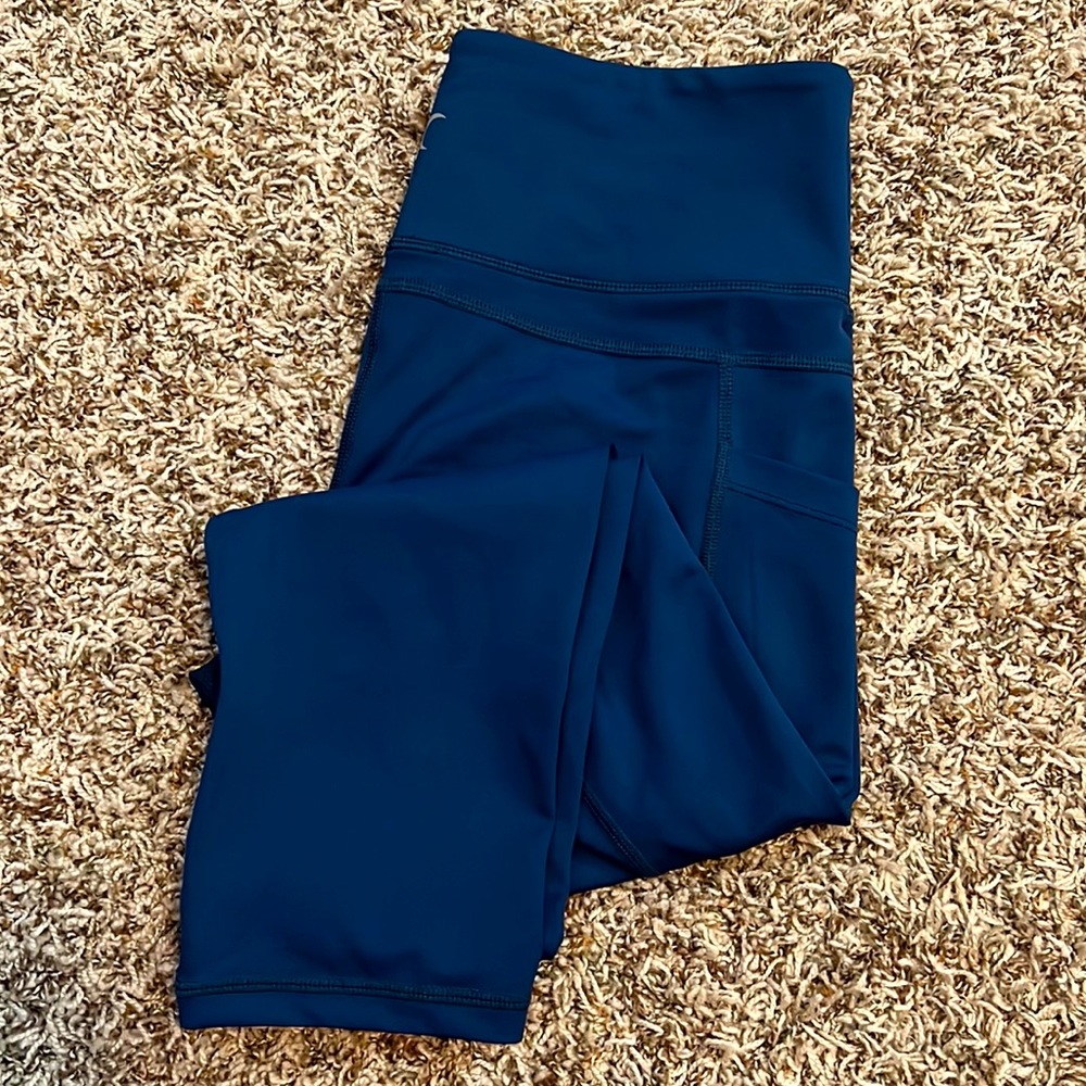 Zyia Navy LNT capris - size 12